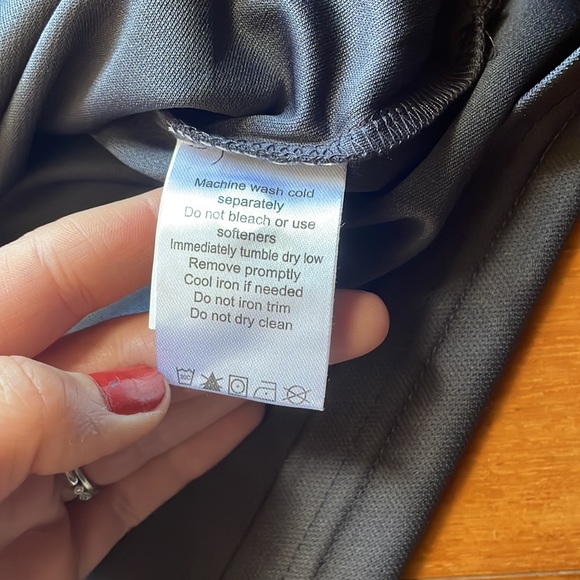 Ladie’s Moosehead Grey Golf Polo, size small - Picture 5 of 12